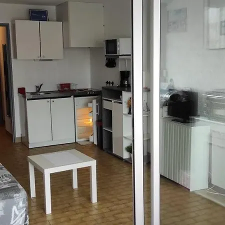 Studio Avec Piscine - Proche - 27m2